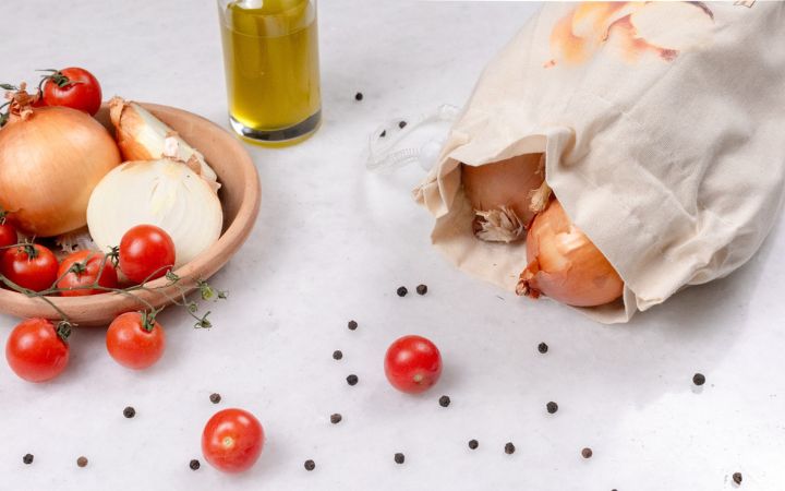 Hutzler Salva Cipolle Giallo - Contenitore Per Cipolle Tagliate, Mantiene Freschezza E Contiene Odori, Sembra Una Cipolla, Senza BPA E Lavabile In Lavastoviglie